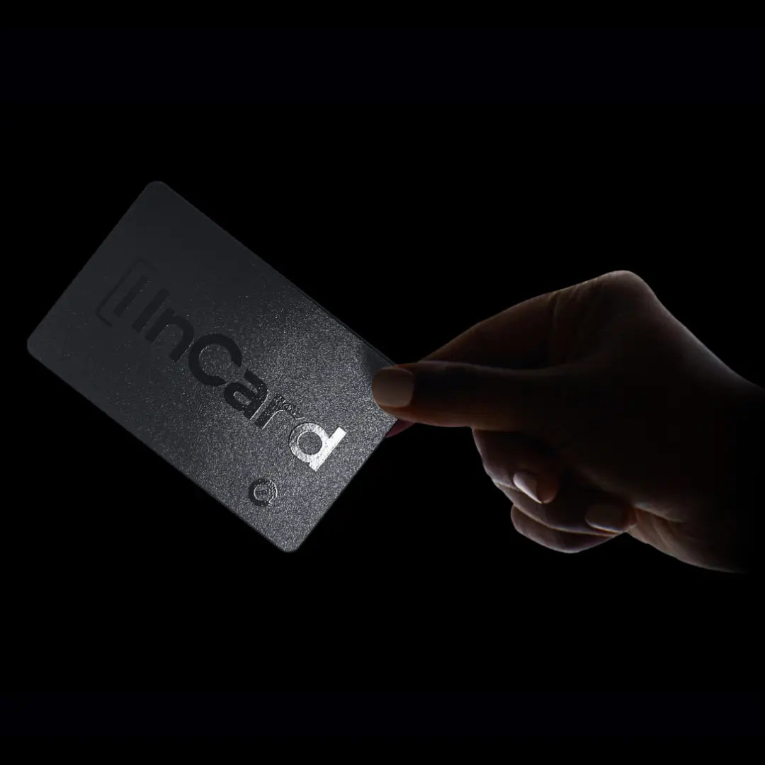 Tarjeta localizadora para billetera LIMITED con sistema de alerta por proximidad, notificaciones cuando te alejas y función antirrobo para evitar pérdidas.